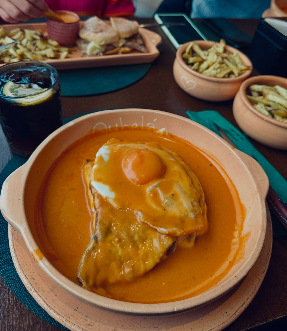 Francesinha at Oubelá