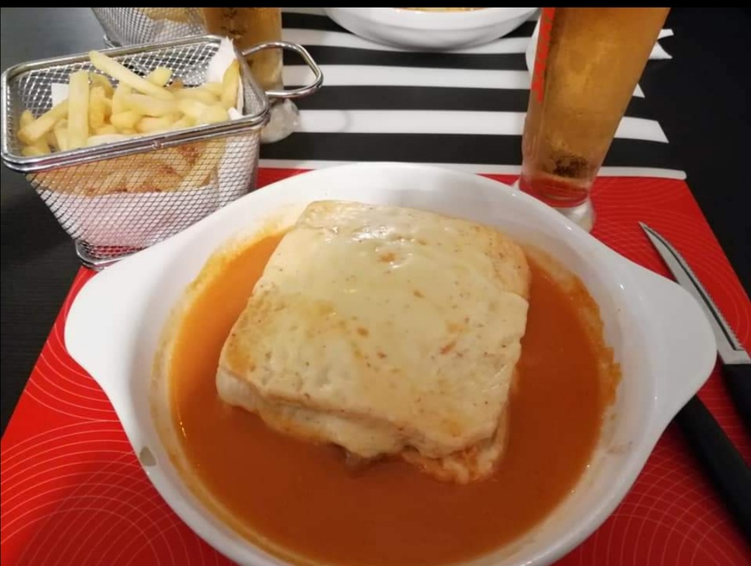 Francesinha at Sabor No Ponto